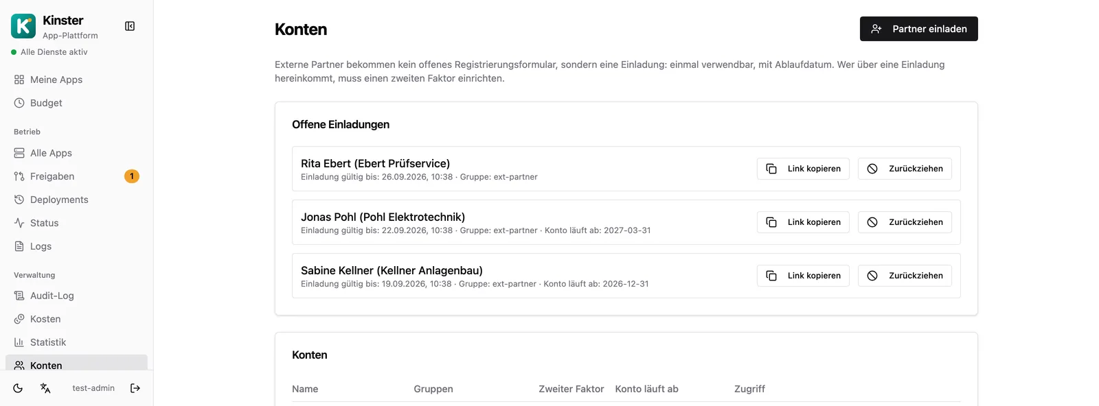 Kontenverwaltung in Kinster: offene Einladungen für externe Partner mit Gültigkeit, Gruppe und Ablaufdatum des Kontos, je mit Aktionen zum Kopieren des Links und zum Zurückziehen